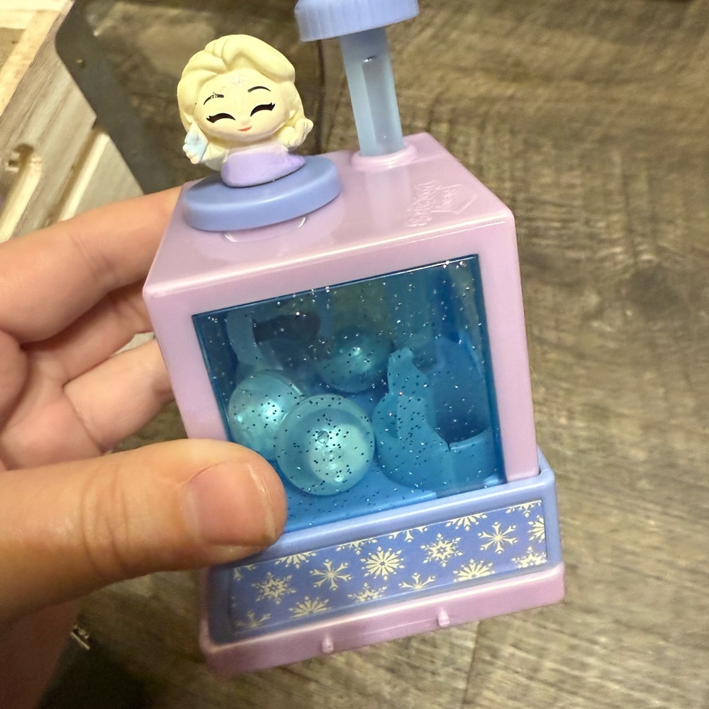 Frozen Themed Purple and Blue Vending Toy